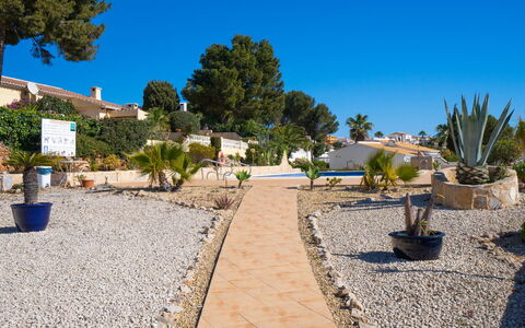 Pueblo de la Luz: Shrub, Garden, Landscaping, Shade, Walkway, Flagstone, Driveway, Yard