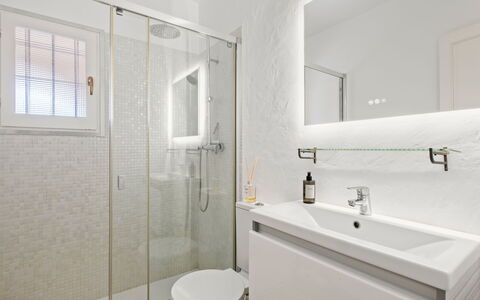 Sol Moraira: Bathroom, Plumbing Fixture, Wall, Flooring, Interior Design, Floor, Mirror, Sink, Tap, Ceiling