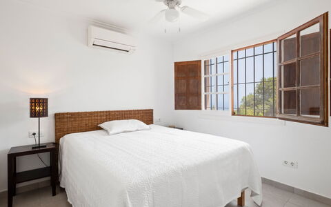 Sol Moraira: Bed, Bedroom, Furniture, Bedding, Interior Design, Bed Sheet, Floor, Wood, Ceiling, Flooring