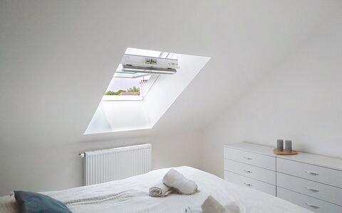 Le Jardin du Calme: Ceiling, Interior Design, Lighting, Light Fixture, Bedroom, Home, Furniture, Room, Attic, Bed