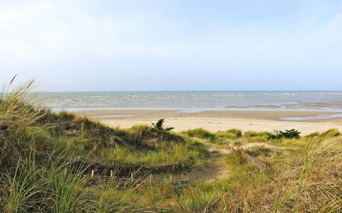 Le Jardin du Calme: Sky, Water, Body Of Water, Natural Environment, Horizon, Ecoregion, Coast, Beach, Sea