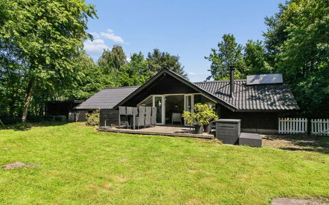 Tenna - 30Km from the Sea: Grass, Roof, House, Home, Cottage, Land Lot, Shade, Groundcover, Estate, Siding