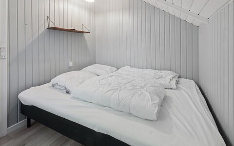 Tenna - 30Km from the Sea: Bedroom, Bed, Bed Sheet, Wood, Bedding, Floor, Flooring, Interior Design, Ceiling, Linens