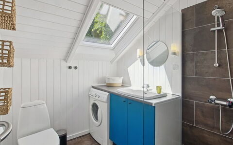 Tenna - 30Km from the Sea: Plumbing Fixture, Interior Design, Flooring, Sink, Floor, Bathroom Cabinet, Ceiling, Tap, Bathroom, Plumbing