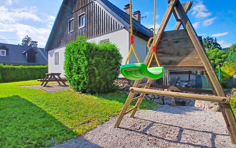 Cerny Dul 400: Home, Cottage, Lawn, Garden, Backyard, Landscaping, Farmhouse, Yard, Artificial Turf, Eco Hotel