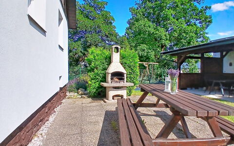 Cerny Dul 400: Furniture, Outdoor Table, Outdoor Furniture, Garden, Outdoor Bench, Cottage, Shade, Backyard, Bench, Lawn