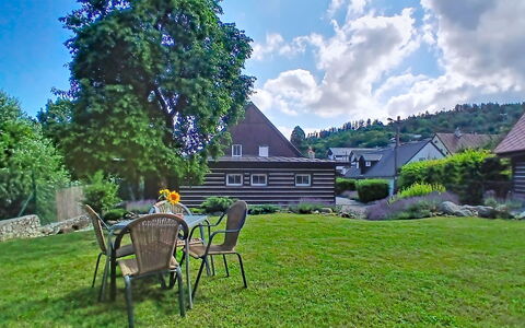 Cerny Dul 400: Shrub, House, Garden, Landscape, Cottage, Lawn, Landscaping, Farmhouse, Yard, Backyard