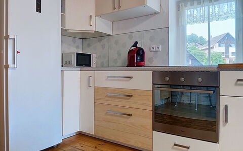 Cerny Dul 400: Flooring, Cabinetry, Kitchen Appliance, Wood, Major Appliance, Floor, Interior Design, Countertop, Kitchen, Furniture