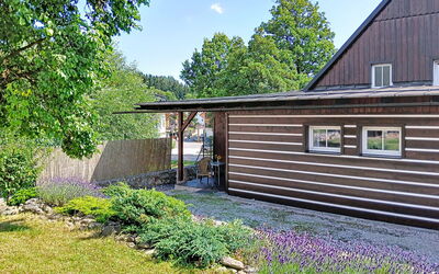 Cerny Dul 400: Building, Wood, House, Roof, Siding, Home, Cottage, Shrub, Garden, Garden Buildings