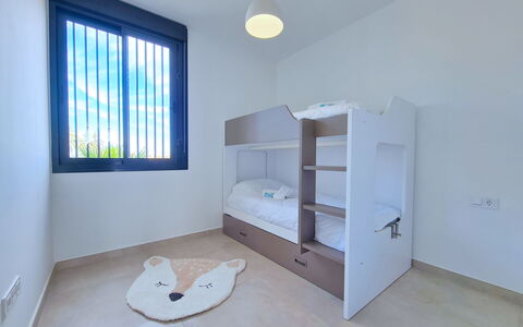 Kristal: Apartment, Condominium, Balcony