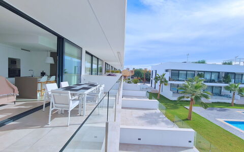 Kristal: Apartment, Condominium, Balcony