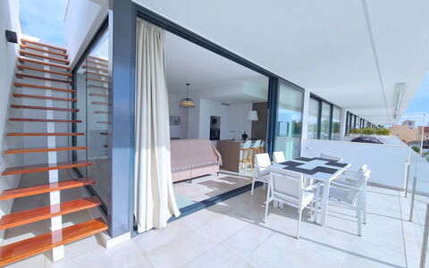 Kristal: Apartment, Condominium, Balcony