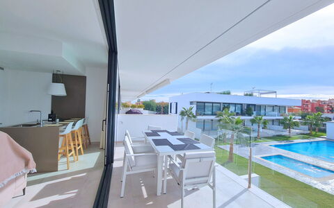 Kristal: Apartment, Condominium, Balcony