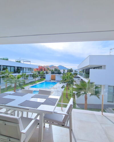 Kristal: Apartment, Condominium, Balcony