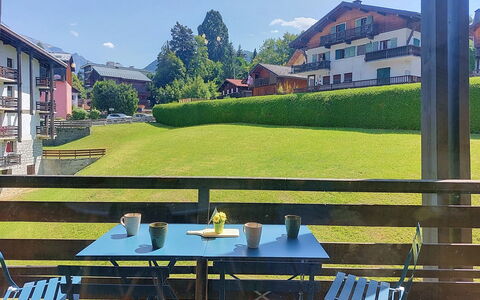 Le Nerey 2: Furniture, Outdoor Furniture, Outdoor Table, Shade, Balcony, Chair, Lawn, Yard, Kitchen & Dining Room Table, Landscaping