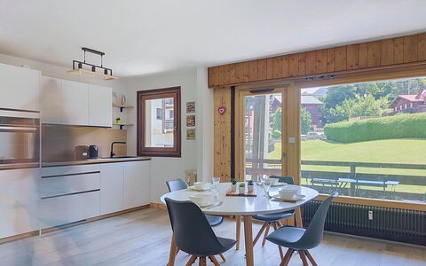 Le Nerey 2: Apartment, Condominium, Balcony