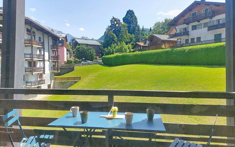 Le Nerey 2: Balcony, Outdoor Furniture, Lawn, Shade, Yard, Landscaping, Porch, Backyard, Courtyard, Hotel