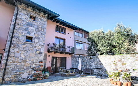 Annika: Apartment, Condominium, Balcony