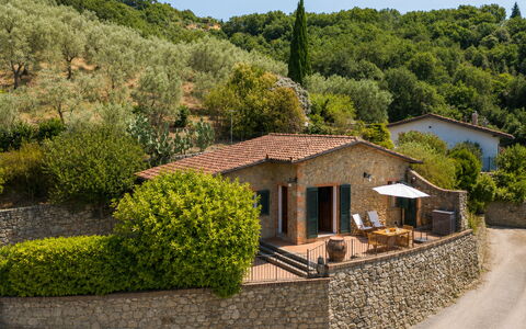 La Casina: Building, Wall, House, Home, Architecture, Roof, Facade, Shrub, Cottage