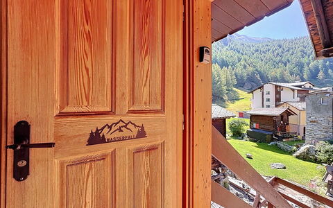 Haus Wasserfall: Wood, Door, Wood Stain, Hardwood, Home Door, Plank, Plywood, Varnish, Door Handle, Lumber