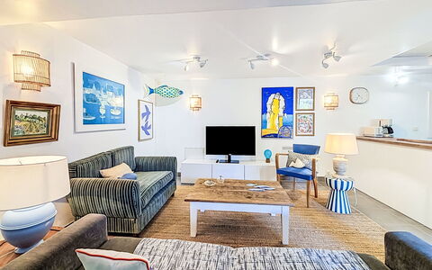 La Petite Maison du Golfe: Blue, Swimming Pool, Composite Material, Shade, Resort, Estate, Hacienda, Villa, Leisure Centre