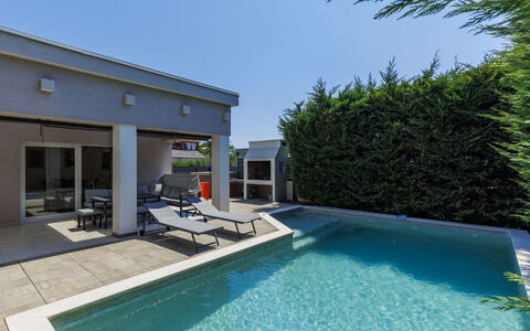 A.e.m: Swimming Pool, Residential Area, Resort, Home, Composite Material, Estate, Water Feature, Landscaping, Eco Hotel, Garden