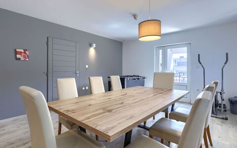 A.e.m: Furniture, Interior Design, Flooring, Floor, Wall, Wood, Table, Ceiling, Dining Room, Kitchen & Dining Room Table