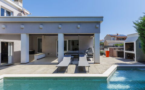 A.e.m: Swimming Pool, Residential Area, Architecture, Home, Composite Material, Shade, Estate, Concrete, Resort, Courtyard