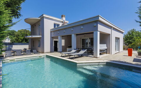 A.e.m: Blue, Residential Area, Home, Swimming Pool, Estate, Mansion, Villa, Shade, Design, Hacienda