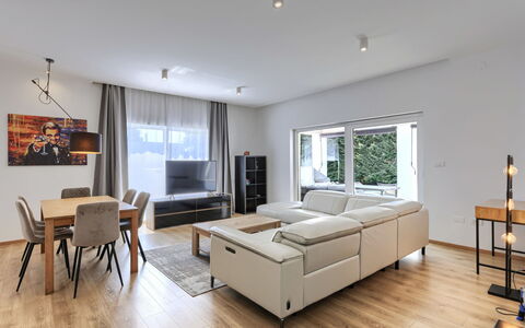 A.e.m: Interior Design, Furniture, Flooring, Floor, Couch, Wood Flooring, Wood, Ceiling, Room, Living Room