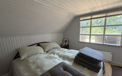 Lonneke - from the Sea: Wood, Bedroom, Bed Sheet, Ceiling, Bedding, Interior Design, Floor, Flooring, Bed, Linens