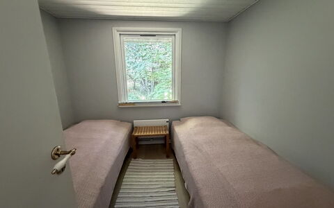 Lonneke - from the Sea: Wall, Floor, Flooring, Wood, Bedroom, Bed, Interior Design, Room, Bed Sheet, Ceiling