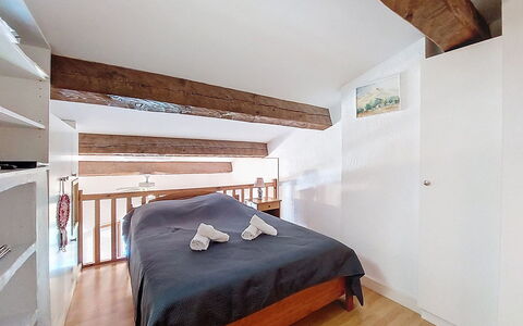 La Bressado: Furniture, Bed, Interior Design, Floor, Flooring, Bedroom, Wall, Wood, Ceiling, Room