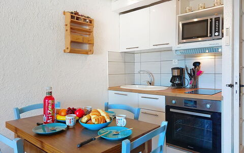 La Bressado: Furniture, Interior Design, Kitchen, Flooring, Major Appliance, Wood, Floor, Countertop, Room, Kitchen Appliance