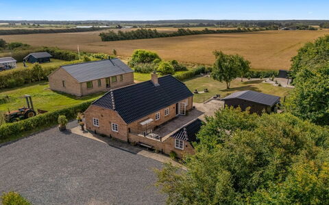 Meindor - 450M to the Fjord: Sky, Grass, Building, House, Home, Roof, Cottage, Plain, Rural Area