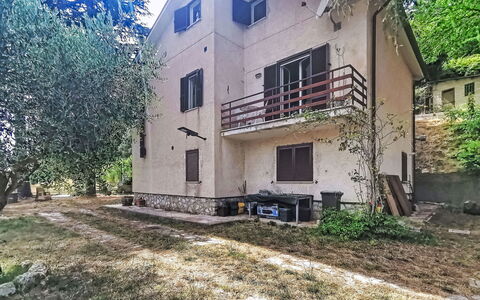 La Casa dei Cedri: Residential Area, Home, Apartment, Urban Design, Balcony, Shade, Daylighting, Plaster