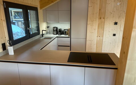 Großveitsch 605: Wood, Flooring, Floor, Countertop, Kitchen, Wood Flooring, Wood Stain, Hardwood, Cabinetry, Plumbing Fixture