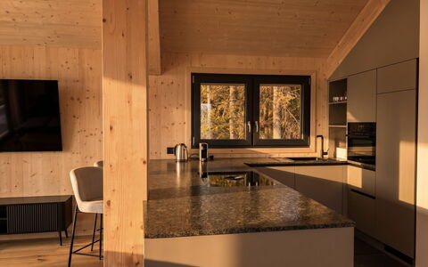 02 Nth055 18F Sup Chalet mit Sauna und Hot Tub 2 e: Wood, Flooring, Interior Design, Ceiling, Floor, Room, Kitchen, Light Fixture, Hardwood, Wood Flooring