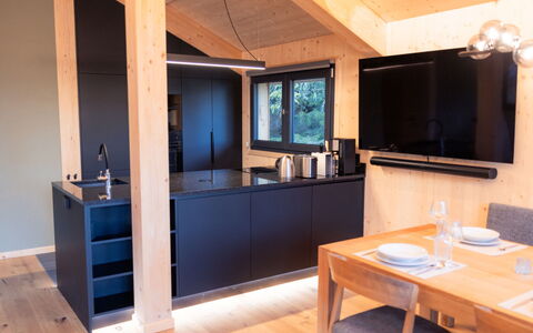 02 Nth030 Sup Chalet mit Sauna und Hot Tub 2 Etage: Wood, Flooring, Interior Design, Floor, Ceiling, Hardwood, Wood Stain, Countertop, Kitchen, Varnish