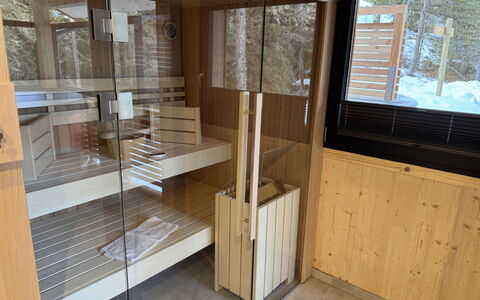 02 Nth054 18E Sup Chalet mit Sauna und Hot Tub 2 e: House, Shrub, Home, Residential Area, Estate, Cottage, Hacienda, Yard, Shade, Lawn