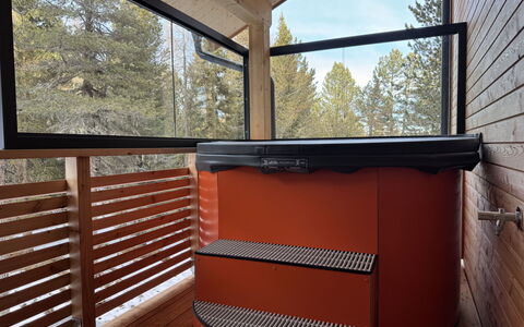 02 Nth054 18E Sup Chalet mit Sauna und Hot Tub 2 e: House, Shrub, Home, Residential Area, Estate, Cottage, Hacienda, Yard, Shade, Lawn