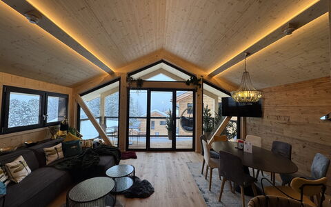 02 Nth056 18G Sup Chalet mit Sauna und Hot Tub 2 e: House, Shrub, Home, Residential Area, Estate, Cottage, Hacienda, Yard, Shade, Lawn