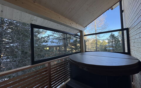 02 Nth052 18C Sup Chalet mit Sauna und Hot Tub 2 e: House, Shrub, Home, Residential Area, Estate, Cottage, Hacienda, Yard, Shade, Lawn