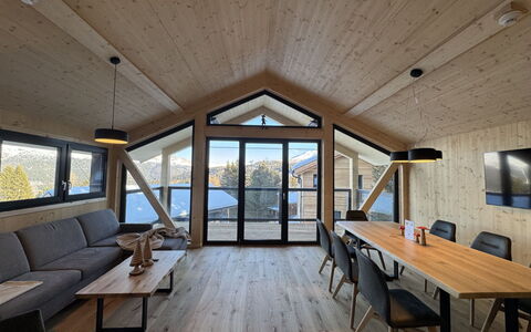 02 Nth053 18D Sup Chalet mit Sauna und Hot Tub 2 e: House, Shrub, Home, Residential Area, Estate, Cottage, Hacienda, Yard, Shade, Lawn