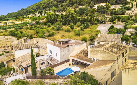 Can Tianet: House, Shrub, Home, Residential Area, Estate, Cottage, Hacienda, Yard, Shade, Lawn