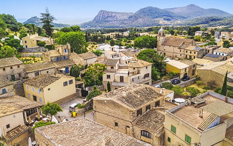 Can Tianet: House, Shrub, Home, Residential Area, Estate, Cottage, Hacienda, Yard, Shade, Lawn