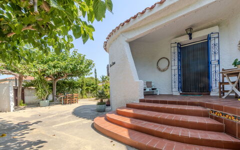 Villa Pipa: House, Shrub, Home, Residential Area, Estate, Cottage, Hacienda, Yard, Shade, Lawn