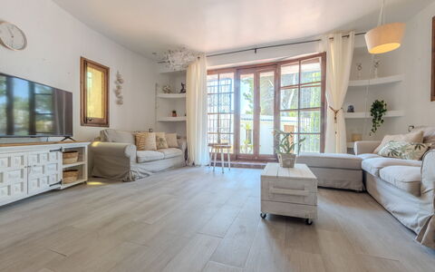 Villa Pipa: House, Shrub, Home, Residential Area, Estate, Cottage, Hacienda, Yard, Shade, Lawn