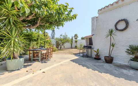 Villa Pipa: House, Shrub, Home, Residential Area, Estate, Cottage, Hacienda, Yard, Shade, Lawn