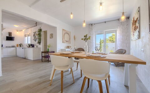 Villa Pipa: House, Shrub, Home, Residential Area, Estate, Cottage, Hacienda, Yard, Shade, Lawn